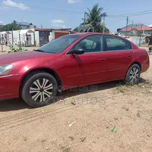 Nissan Altima 2005 Red