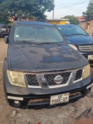 Nissan Pathfinder SE 4x4 2005 Black