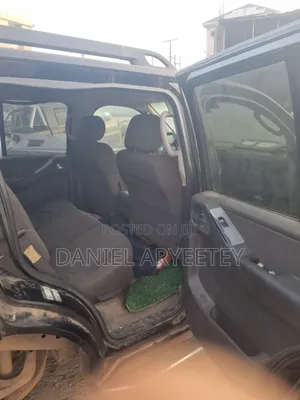 Nissan Pathfinder SE 4x4 2005 Black