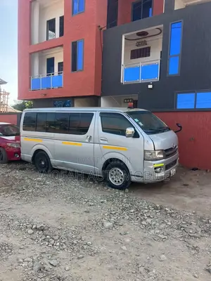 Toyota HiAce 2017 Silver