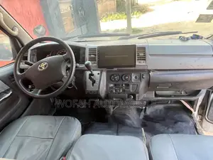 Toyota HiAce 2017 Silver