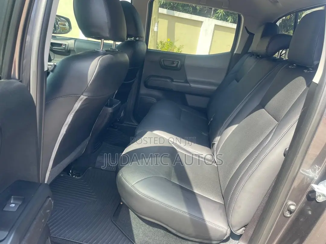 Toyota Tacoma 2020 Gray