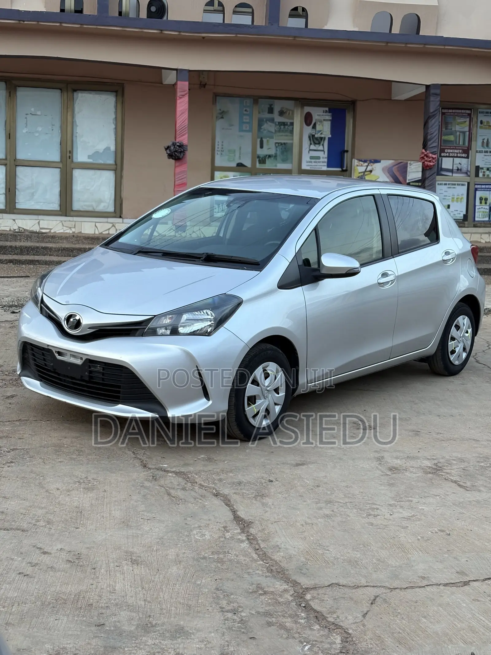 Toyota Vitz 1.0 FWD 3dr 2015 Silver