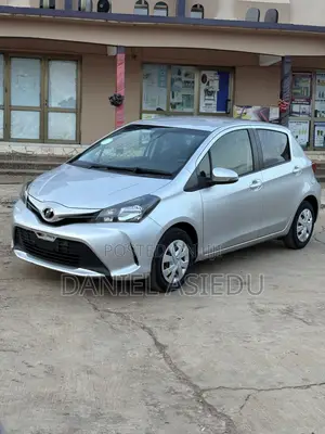 Toyota Vitz 1.0 FWD 3dr 2015 Silver