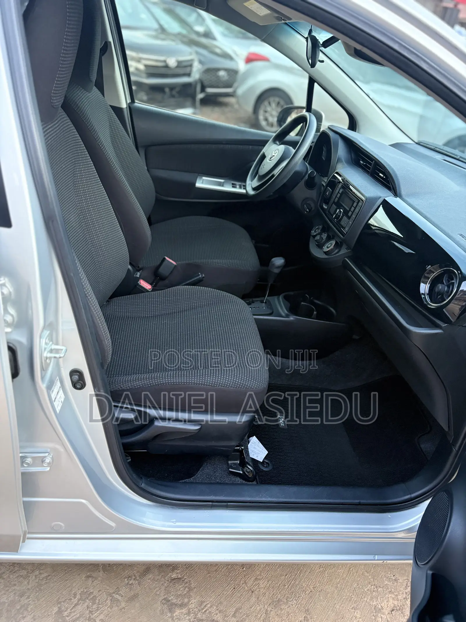 Toyota Vitz 1.0 FWD 3dr 2015 Silver