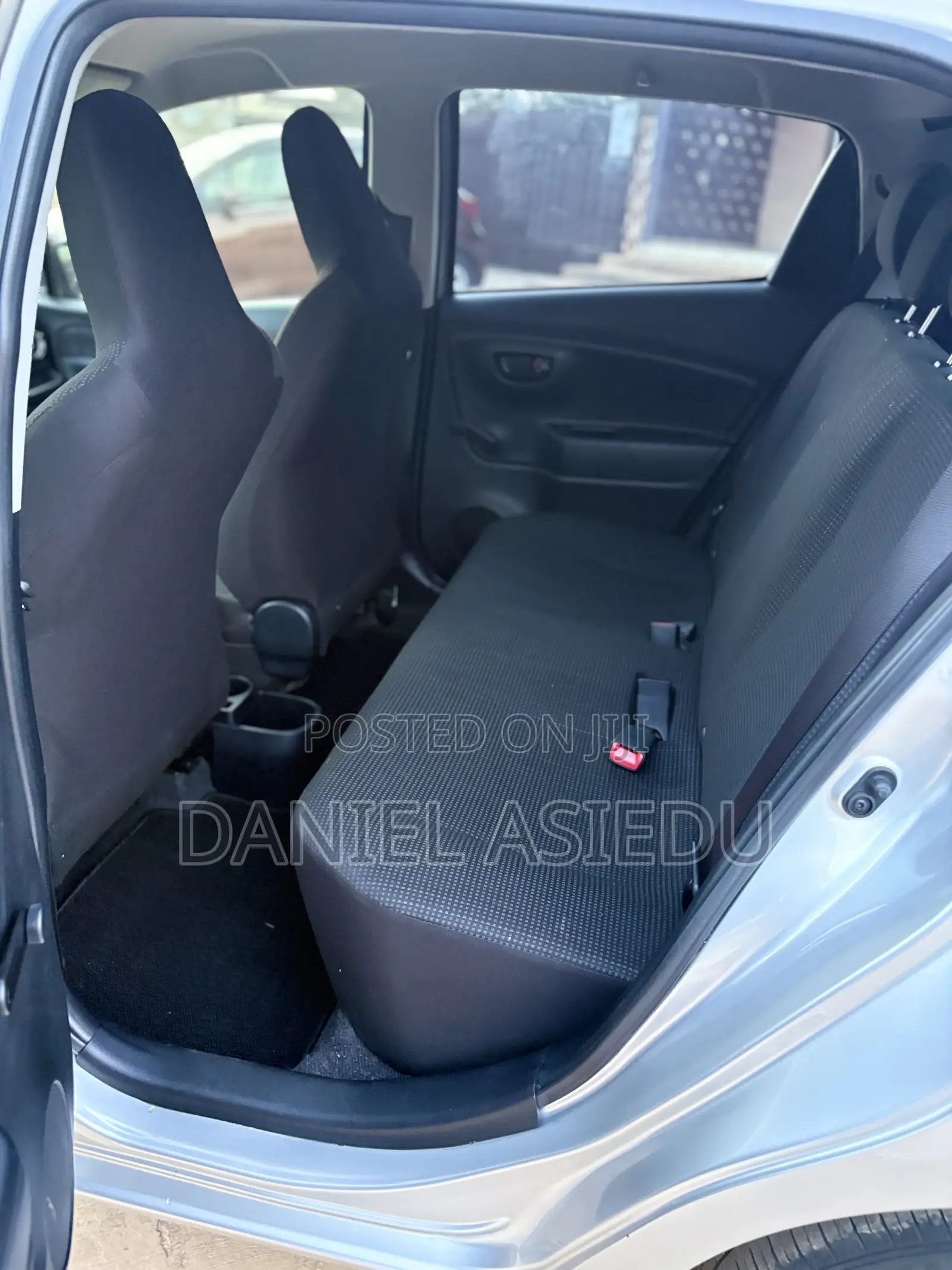 Toyota Vitz 1.0 FWD 3dr 2015 Silver