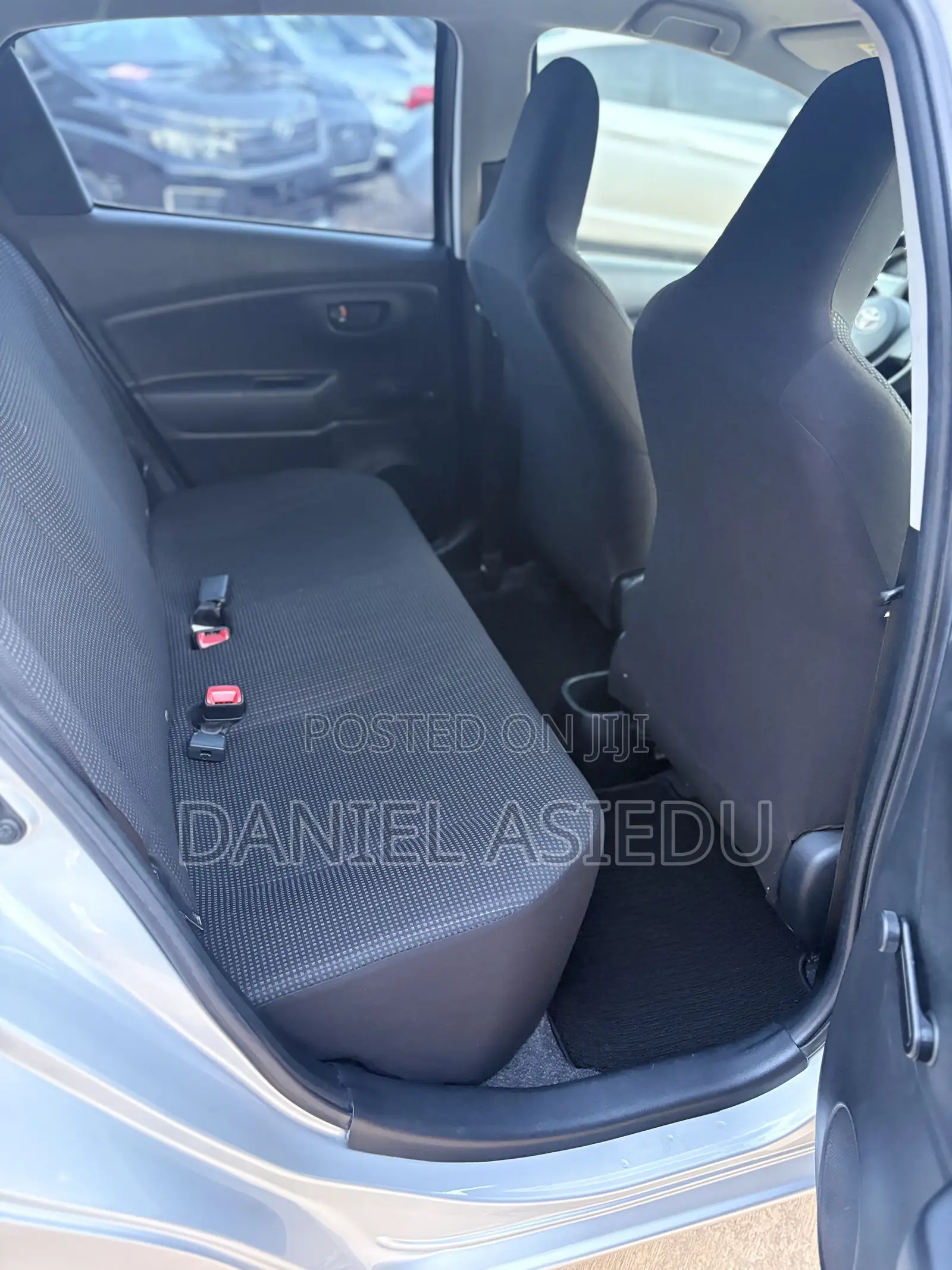 Toyota Vitz 1.0 FWD 3dr 2015 Silver