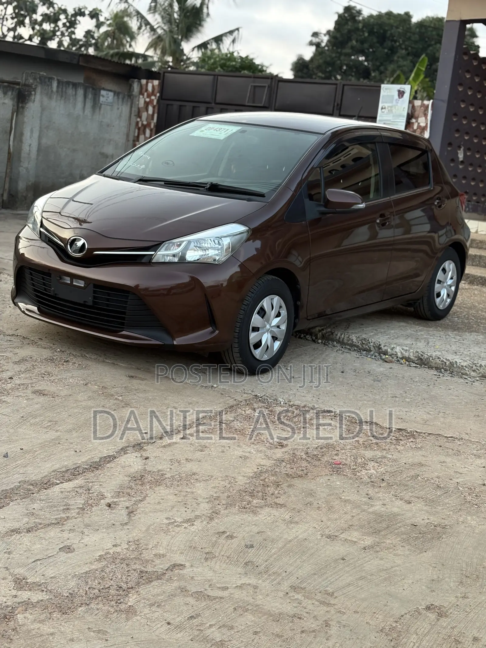 Toyota Vitz 1.3 AWD 3dr 2015 Brown