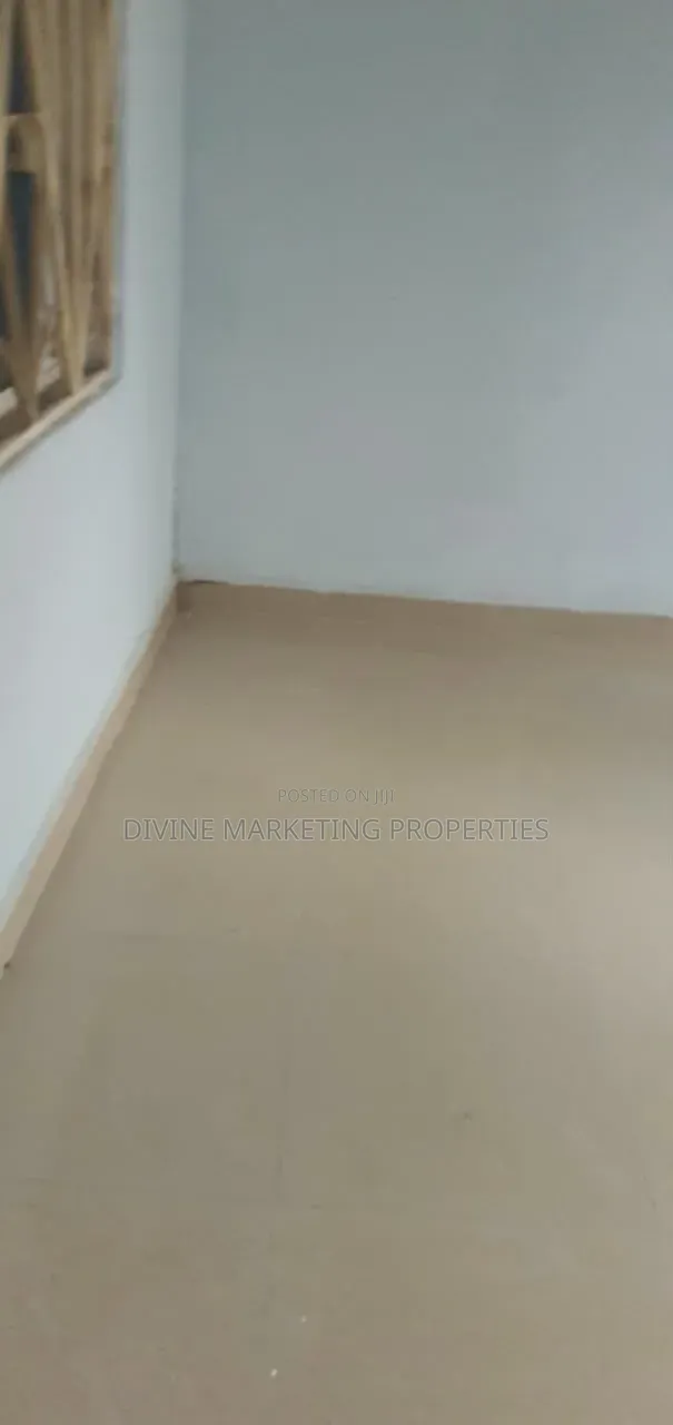 6bdrm Block of Flats in Tv3, Akweley for sale