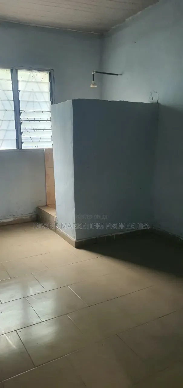6bdrm Block of Flats in Tv3, Akweley for sale