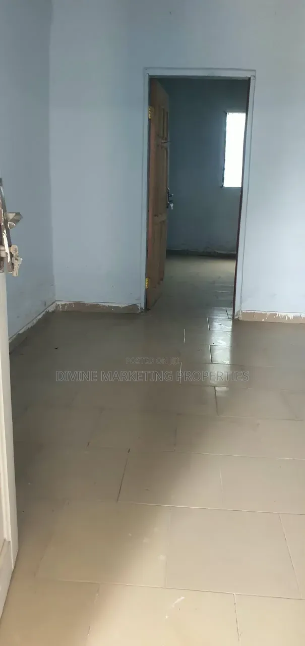 6bdrm Block of Flats in Tv3, Akweley for sale
