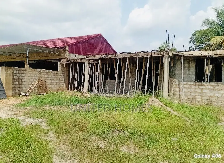 Warehouse and Show Room for Sale on Accra Nsawam High Way