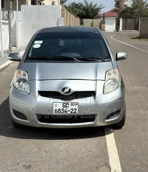 Toyota Vitz 1.3 AWD 3dr 2010 Gray