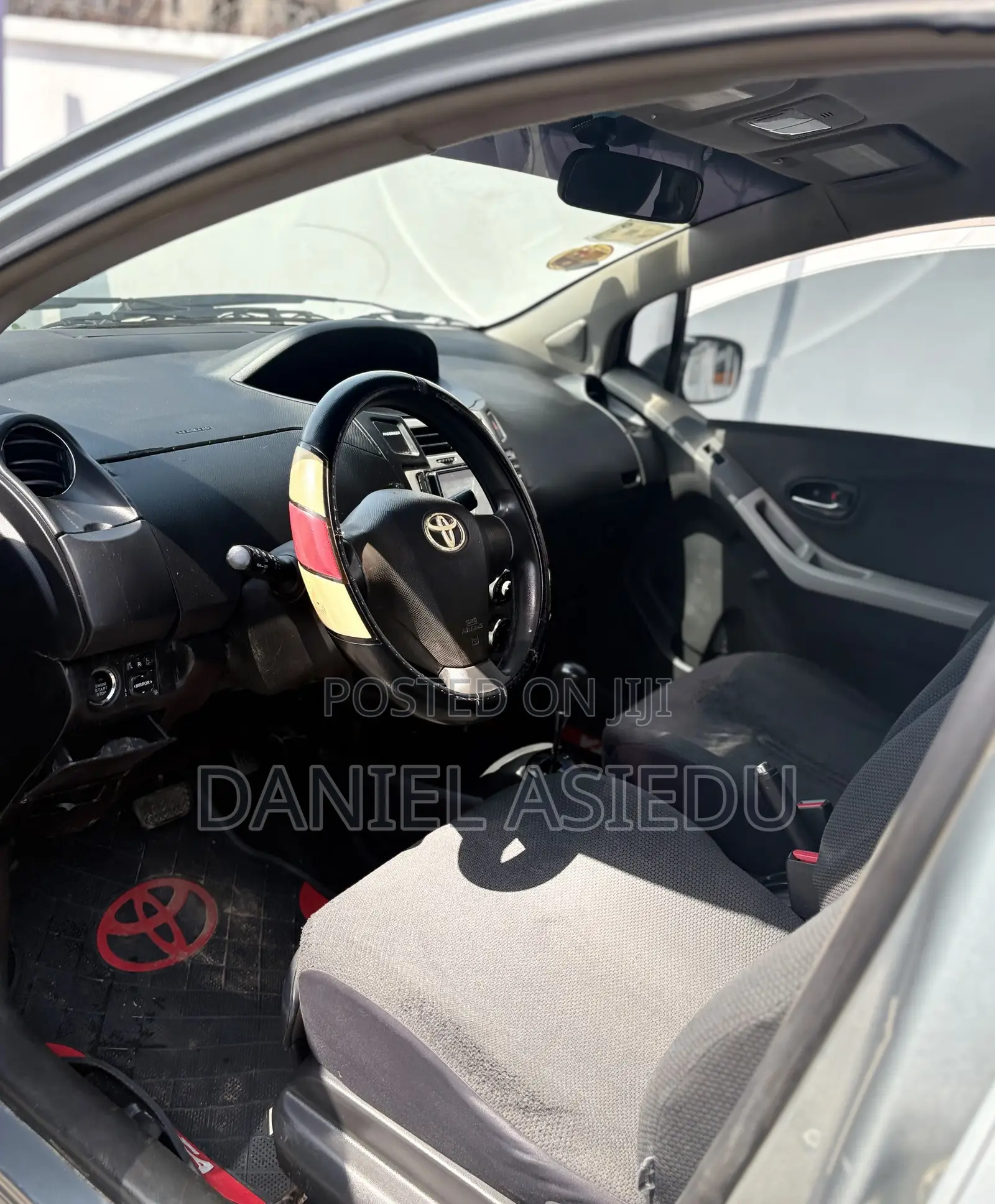 Toyota Vitz 1.3 AWD 3dr 2010 Gray