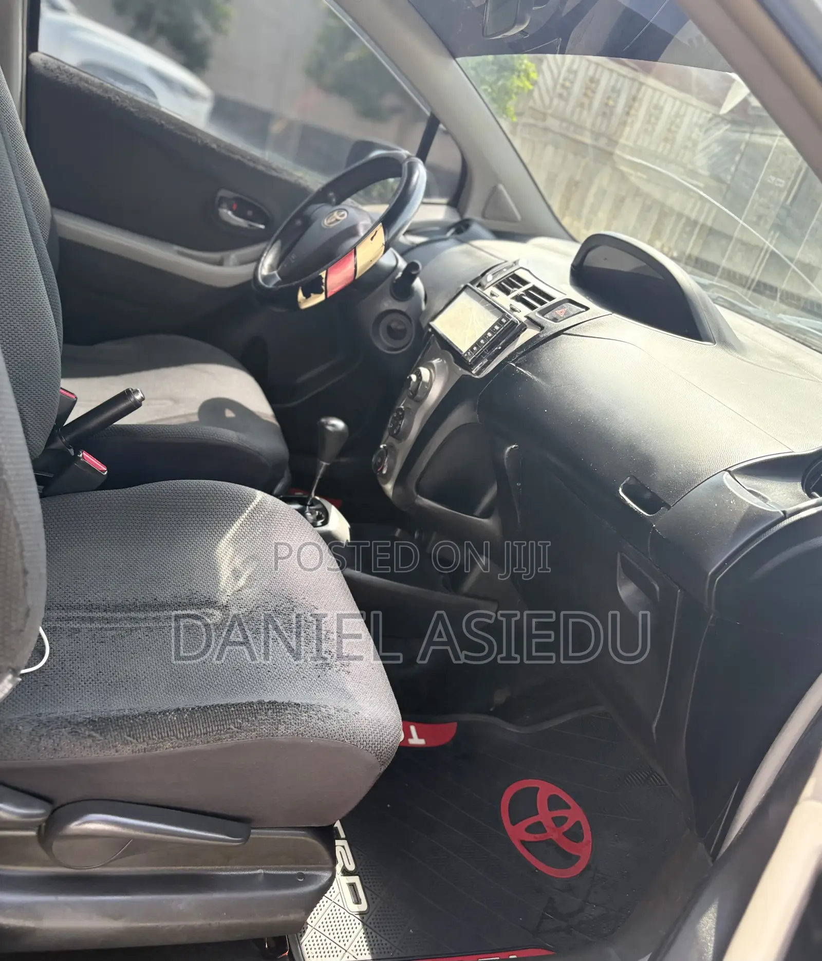 Toyota Vitz 1.3 AWD 3dr 2010 Gray