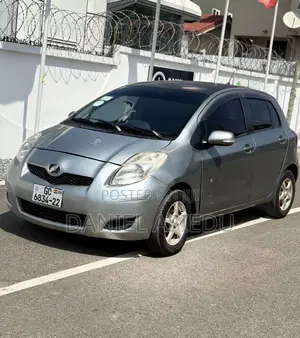 Toyota Vitz 1.3 AWD 3dr 2010 Gray