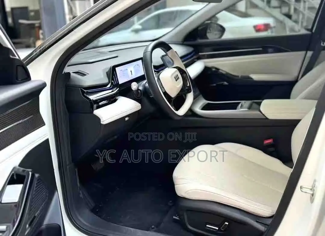 Geely Galaxy L6 1.5 Hybrid FWD 2024 Beige