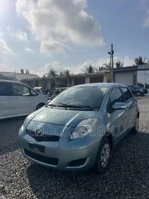 Toyota Vitz 1.3 FWD 3dr 2010 Blue