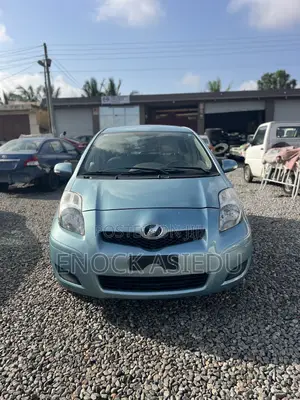 Toyota Vitz 1.3 FWD 3dr 2010 Blue