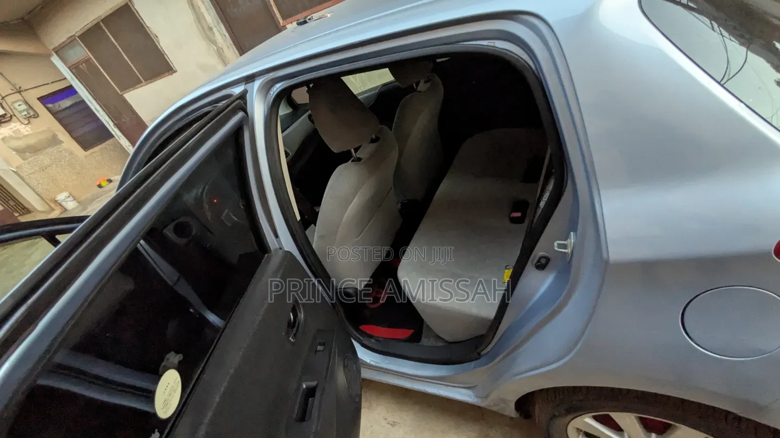 Toyota Vitz 1.3 FWD 3dr 2013