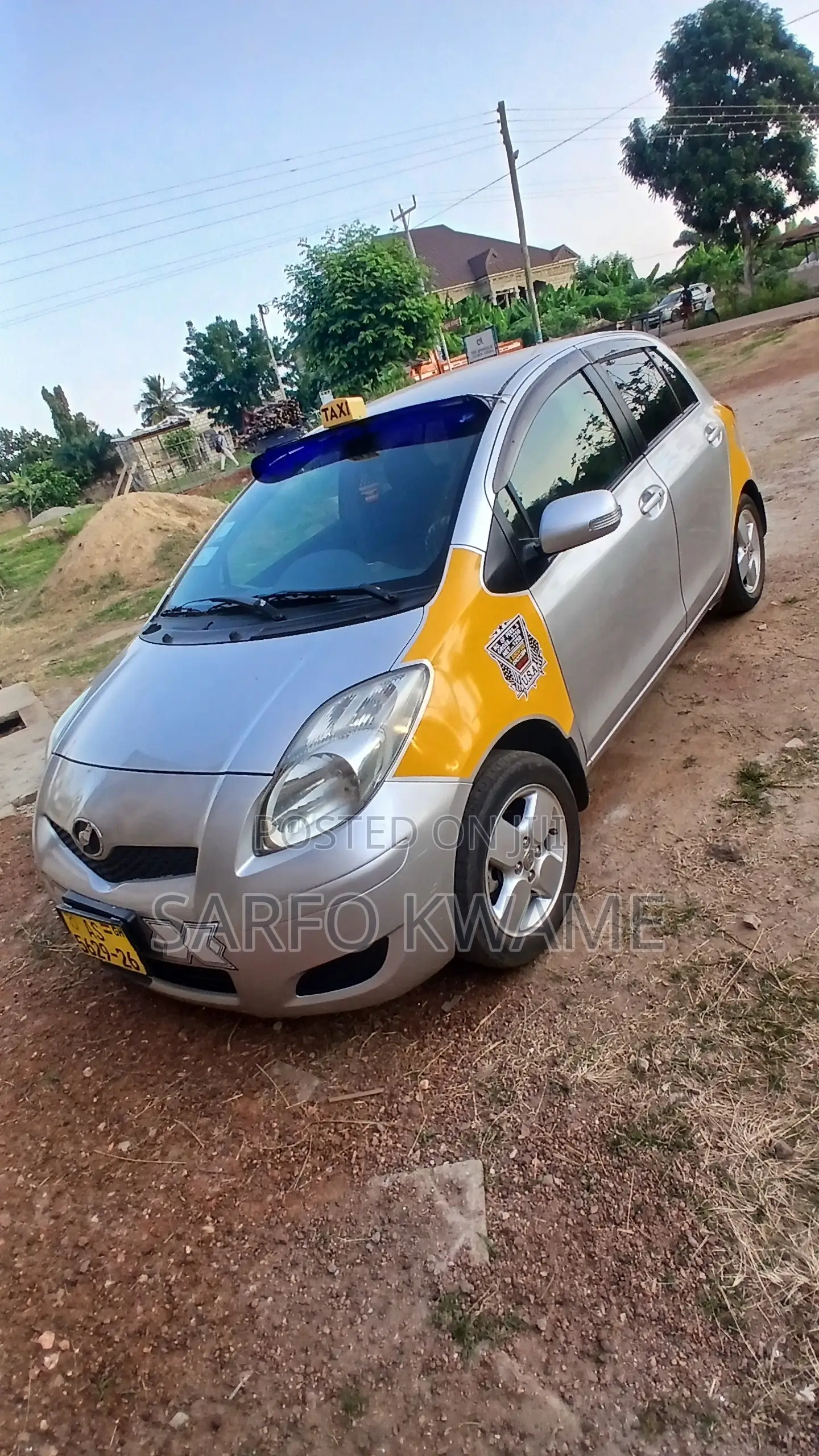 Toyota Vitz 2010 Silver