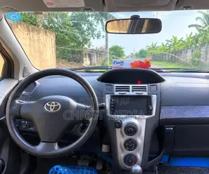 Toyota Vitz 2009 Gray