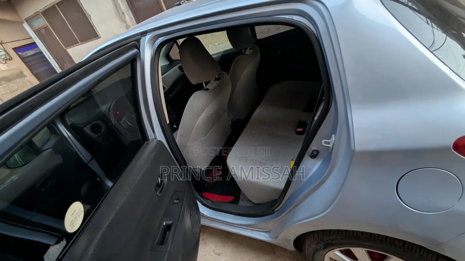 Toyota Vitz 1.3 FWD 3dr 2013
