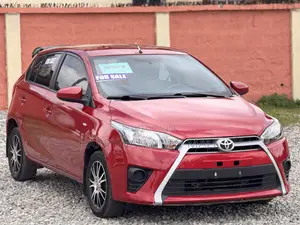 Toyota Yaris L Hatchback 5dr 2016 Red