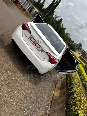 Toyota Corolla SE 4dr Sedan (1.8L 4cyl CVT) 2017 White