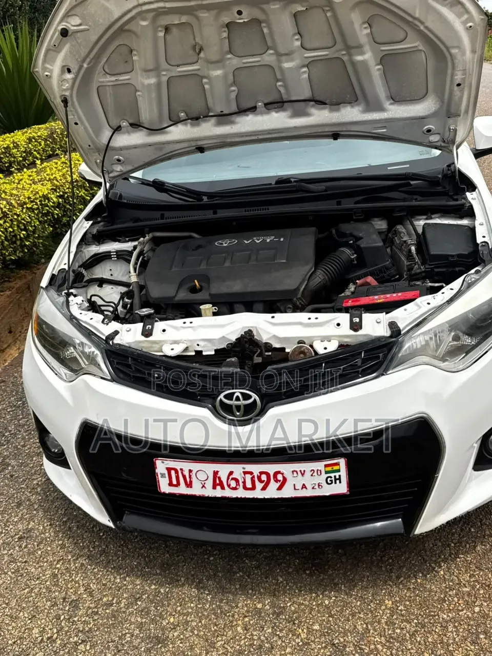 Toyota Corolla SE 4dr Sedan (1.8L 4cyl CVT) 2017 White