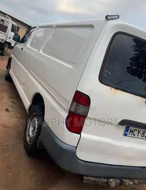 Toyota HiAce 2010 Blue
