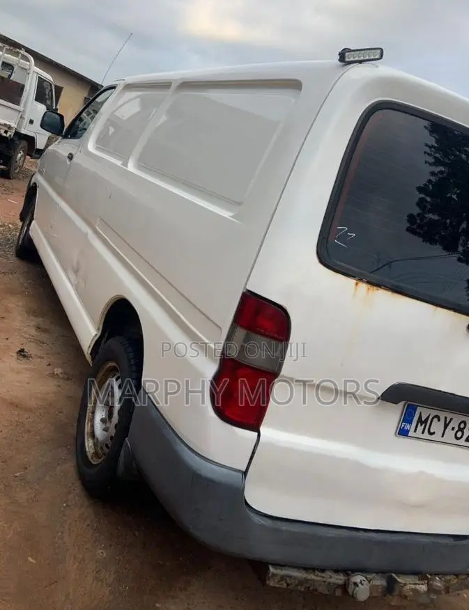 Toyota HiAce 2010 Blue