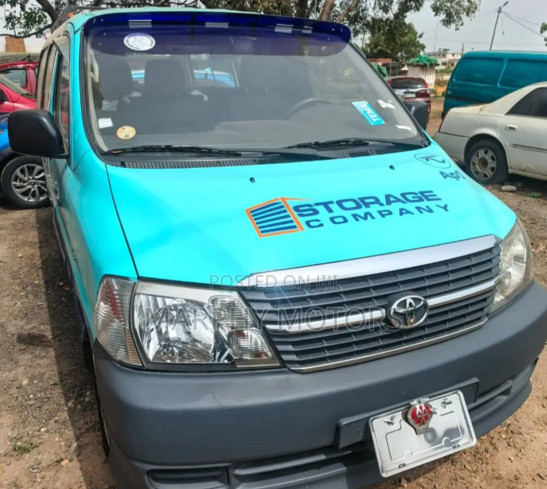 Toyota HiAce 2010 Blue