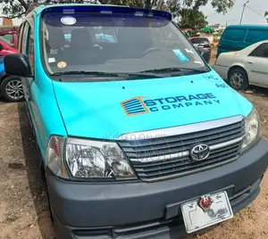 Toyota HiAce 2010 Blue