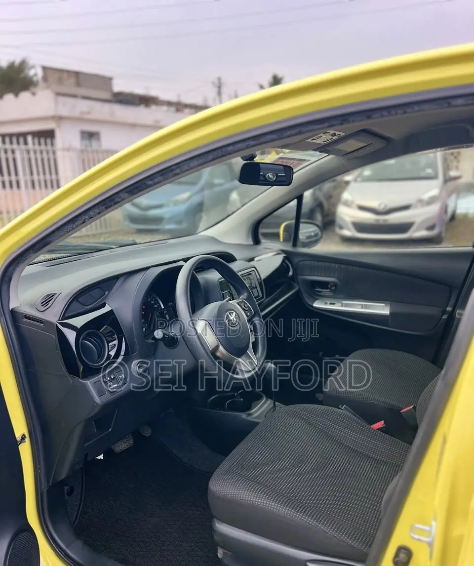 Toyota Vitz 2015 Yellow