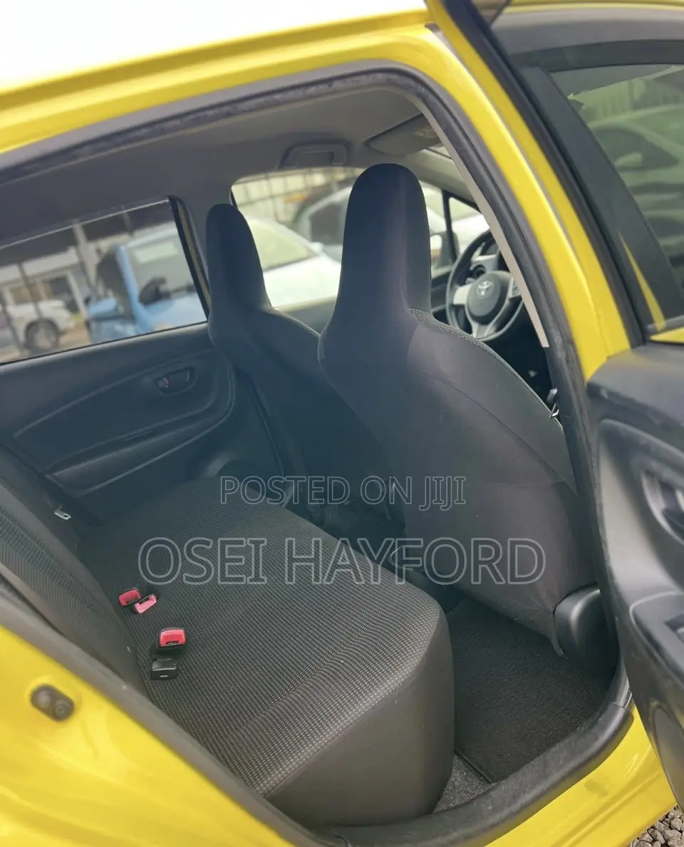 Toyota Vitz 2015 Yellow