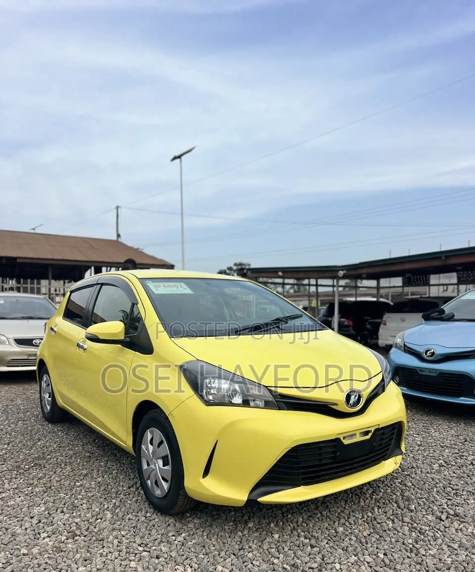 Toyota Vitz 2015 Yellow