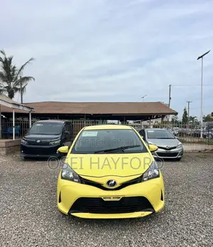 Toyota Vitz 2015 Yellow
