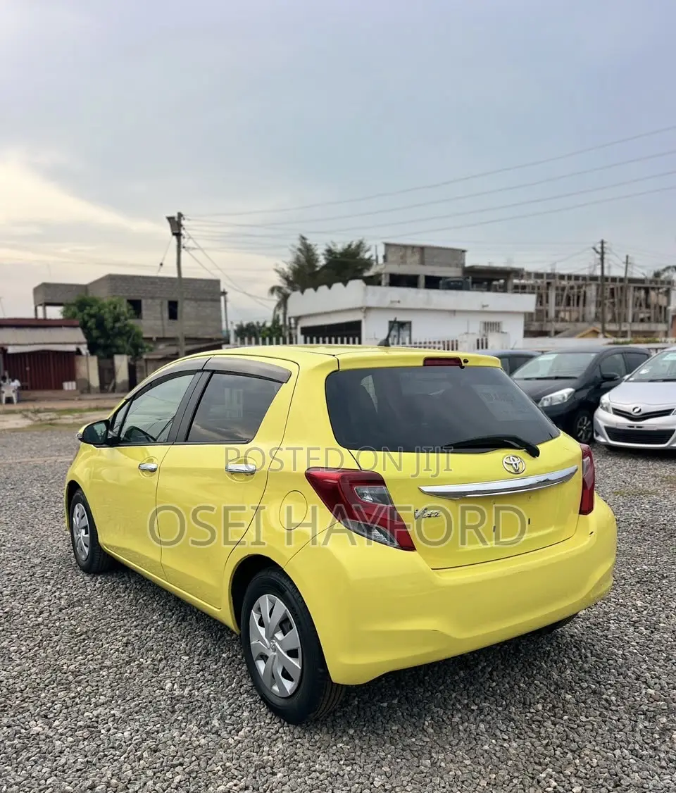 Toyota Vitz 2015 Yellow