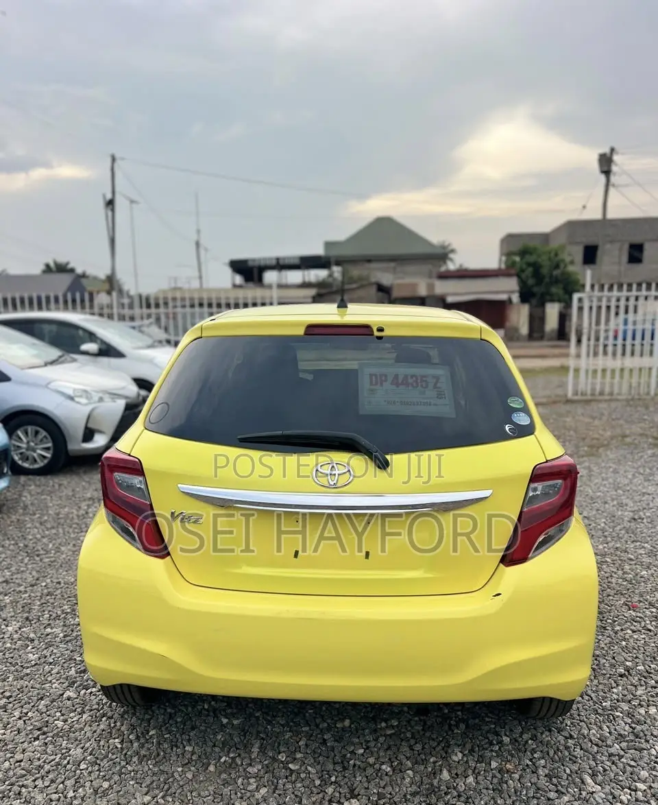 Toyota Vitz 2015 Yellow