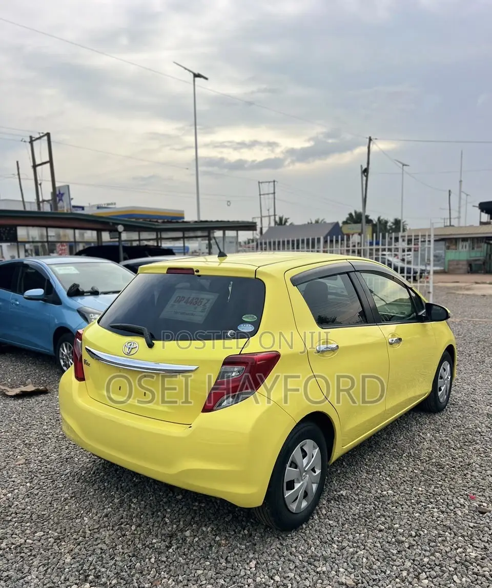 Toyota Vitz 2015 Yellow
