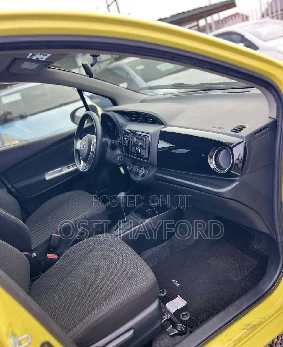 Toyota Vitz 2015 Yellow