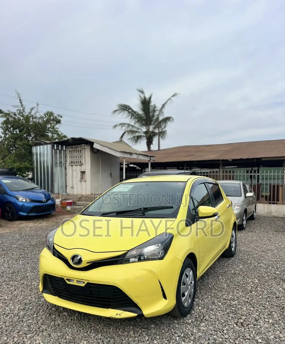 Toyota Vitz 2015 Yellow