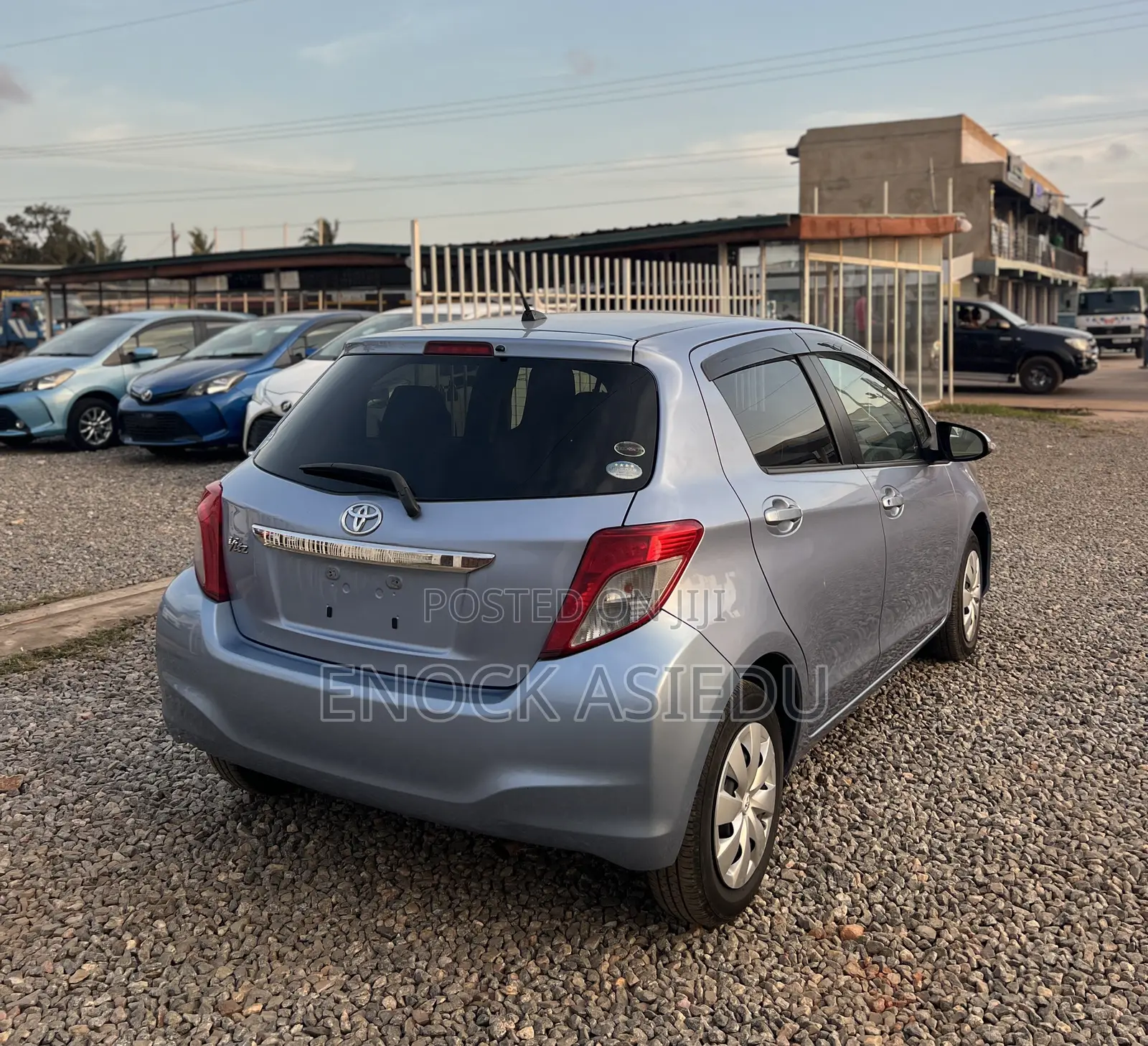 Toyota Vitz 1.3 AWD 3dr 2013 Blue