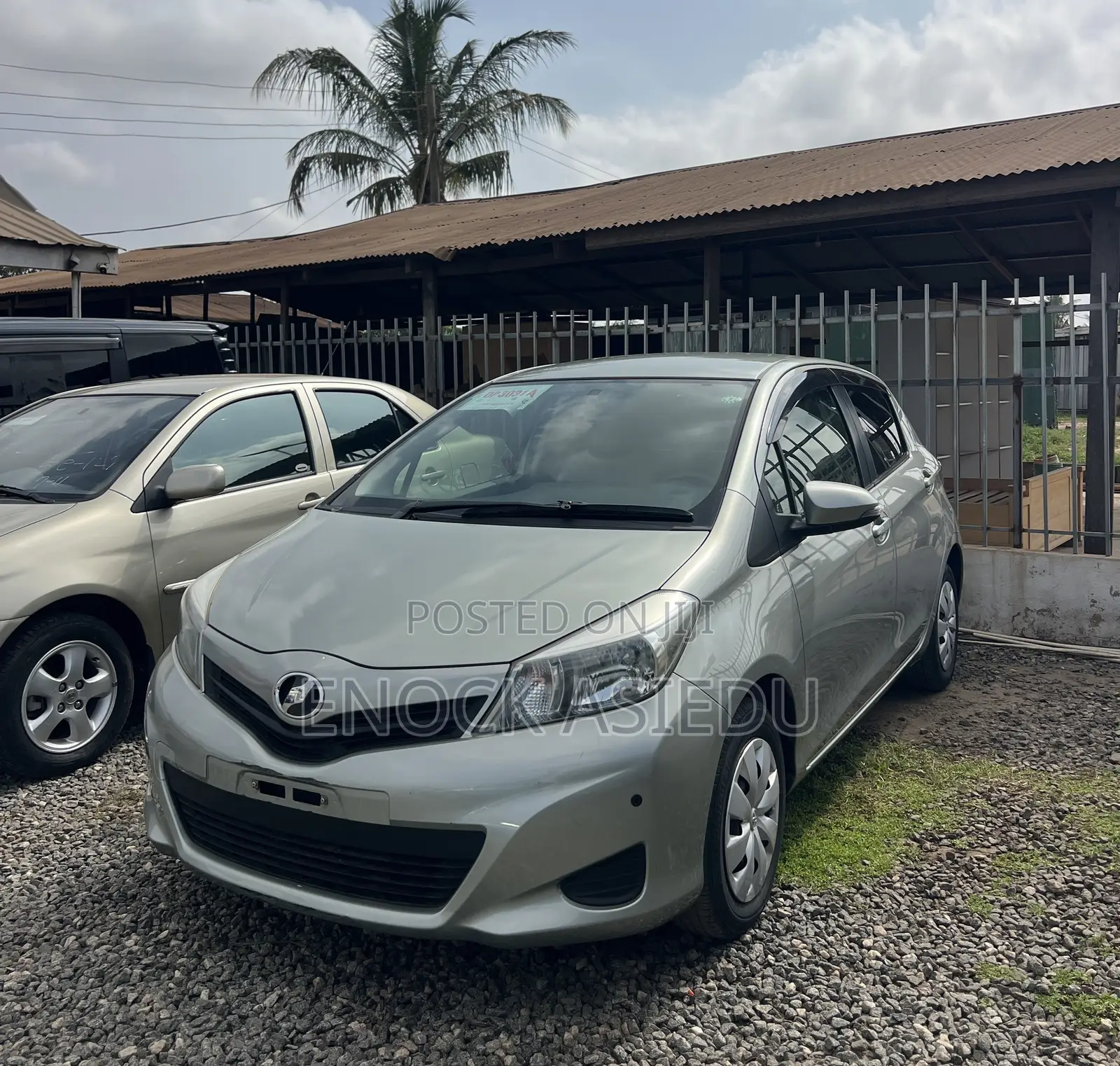 Toyota Vitz 1.3 AWD 3dr 2013 Green