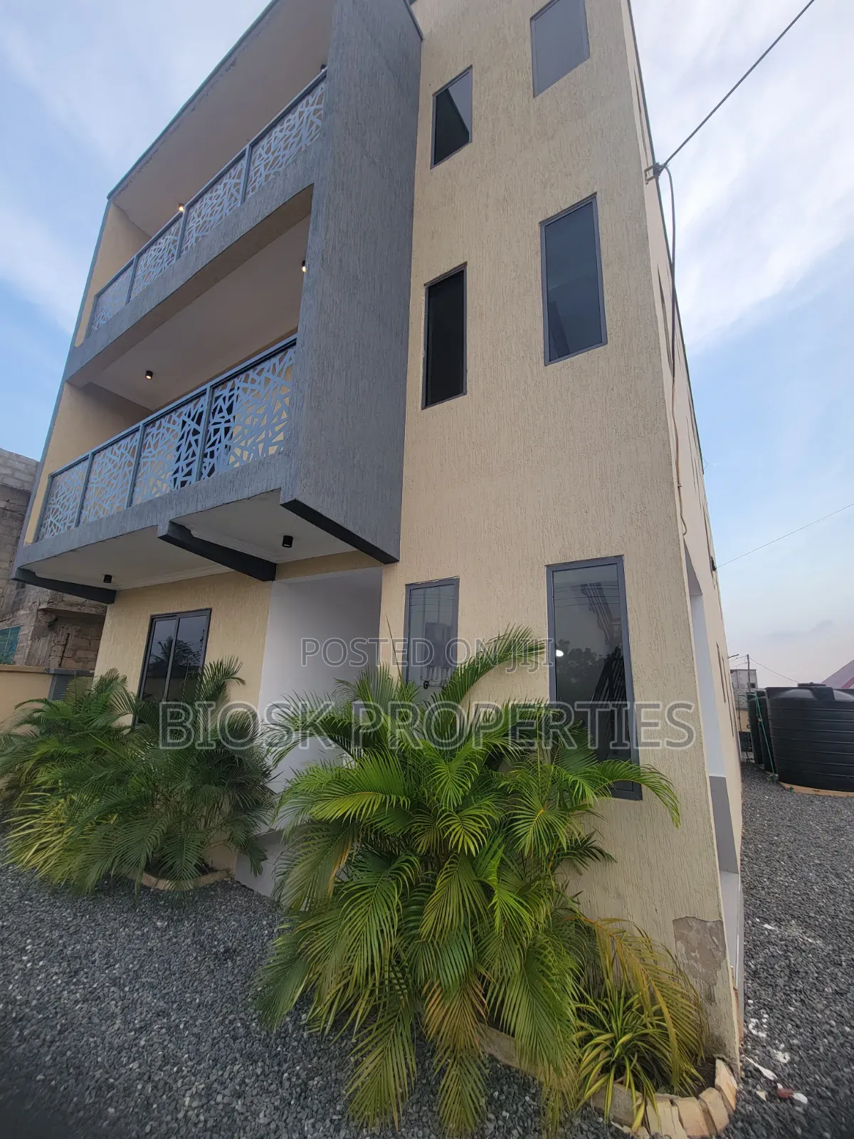 2bdrm Apartment in Biosk Properties, Malejor for rent