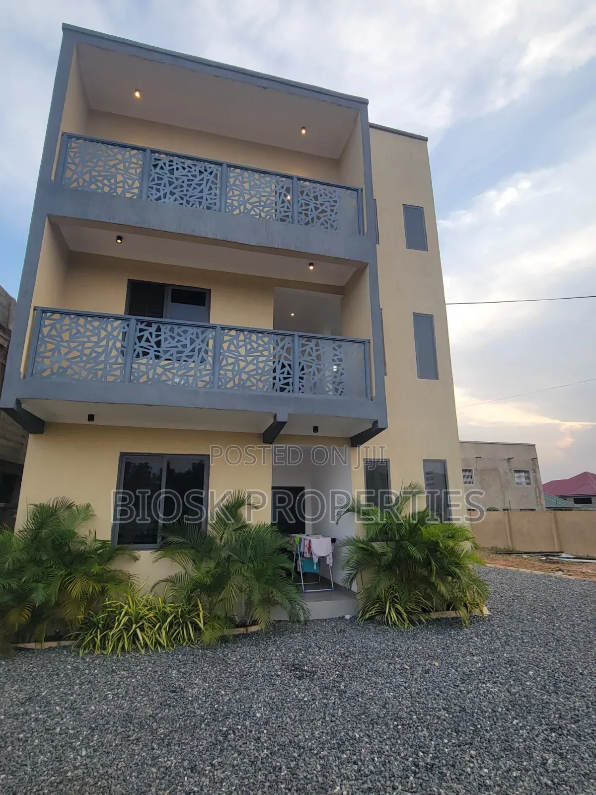 2bdrm Apartment in Biosk Properties, Malejor for rent