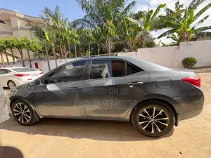 Toyota Corolla SE 4dr Sedan (1.8L 4cyl CVT) 2017 Gray