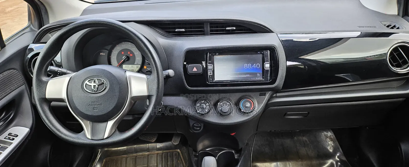 Toyota Vitz 2015 Red