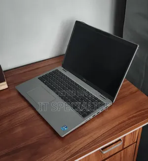 Laptop Dell Precision 3561 16GB Intel Core i7 SSD 512GB